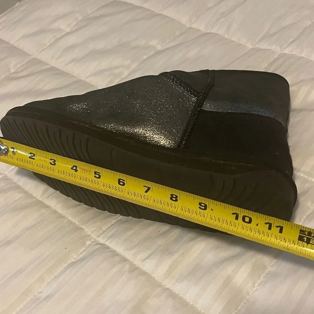 EMU Australia Stinger Metallic pewter and black sheepskin mini boots size 9